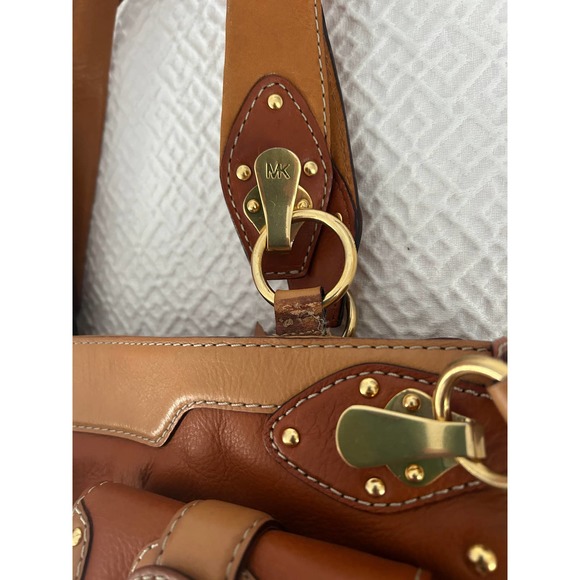 Michael Kors Two Toned Tan & Cognac Shoulder bag Studded Gold Hardware - Picture 8 of 8